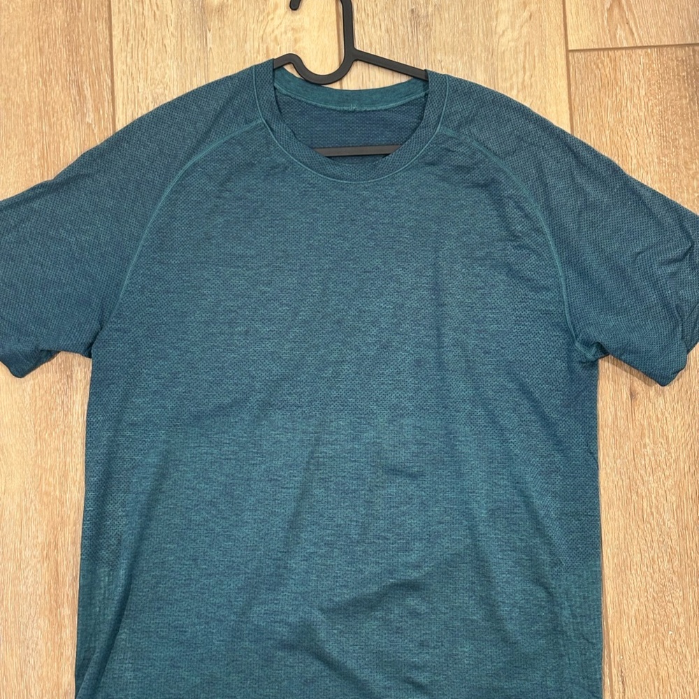 lululemon athletica Men's Blue Short Sleeve Tee